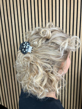 Indlæs billede til gallerivisning Hårklemme - Sort svamp Før 59,-