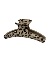 Indlæs billede til gallerivisning Gili - Hårklemme leopard Få på lager