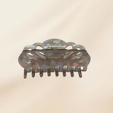 Indlæs billede til gallerivisning Marlene - Hårklemme grå med perlemor 10 cm. Få på lager