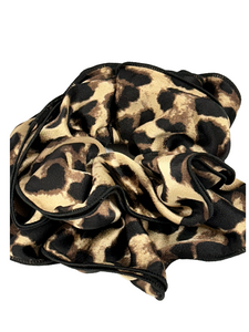 Mega - Scrunchie leopard med sort kant bånd.