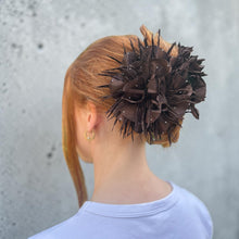Indlæs billede til gallerivisning Kylie - Blomster hårklemme Brun med små sten
