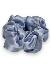 Indlæs billede til gallerivisning Scrunchie - Satin lyseblå