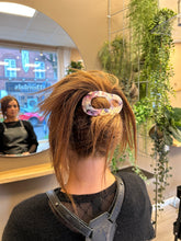 Indlæs billede til gallerivisning Esther- Hårklemme Rosa meleret