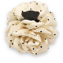 Indlæs billede til gallerivisning Kylie - Blomster hårklemme Hvid med sorte prikker