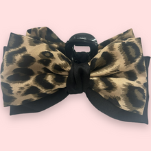 Indlæs billede til gallerivisning Sløjfe hårklemme Klassisk leopard med sort design