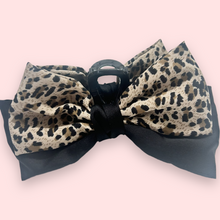 Indlæs billede til gallerivisning Sløjfe hårklemme leopard med sort design