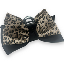 Indlæs billede til gallerivisning Sløjfe hårklemme leopard med sort design